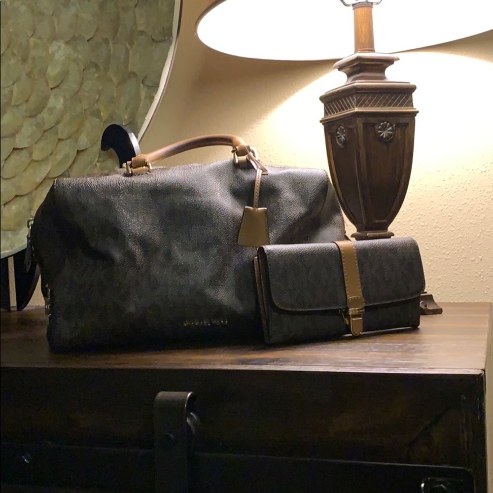 MK Handbag w/ Matching Wallet